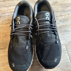 On Cloud Running Women’s Black Sneakers